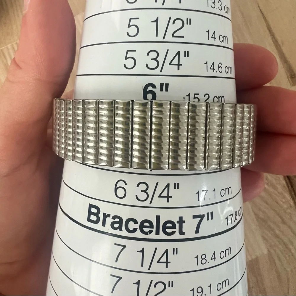 Ladies mother of pearl dial stainless steel bracelet watch NEW BATTERY